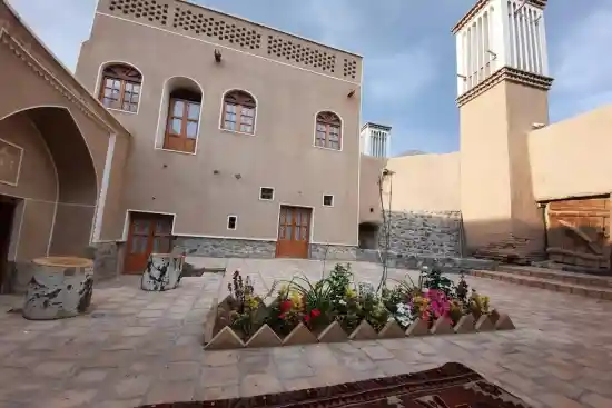 اقامتگاه سنتی افوشتا