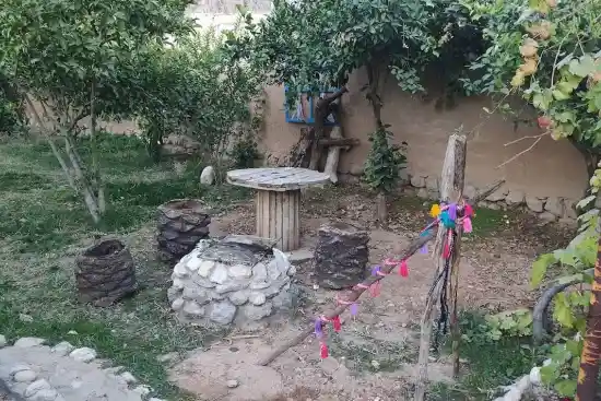 اقامتگاه بوم‌گردی لچک لچک