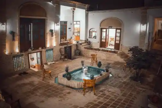 اقامتگاه سنتی گلابگیر قم-1