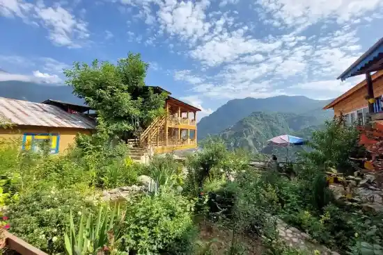 اقامتگاه بومگردی میلاش-1