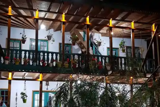 اقامتگاه بومگردی تی تی ناز-1