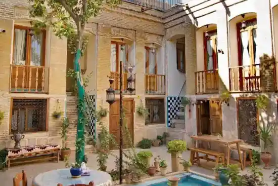 اقامتگاه بومگردی آنا شیراز