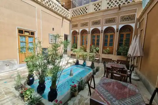 هتل طاووسیه