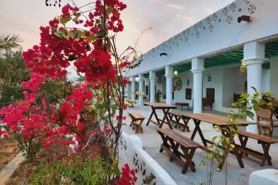 اقامتگاه بوم‌گردی عمارت سفید-1