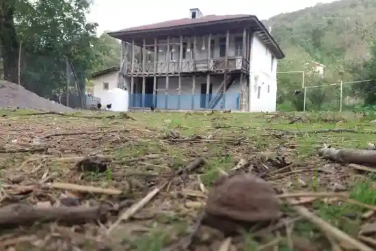 اقامتگاه بوم‌گردی وارش