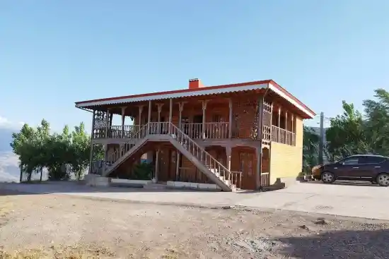 اقامتگاه بوم‌گردی بام رودبار