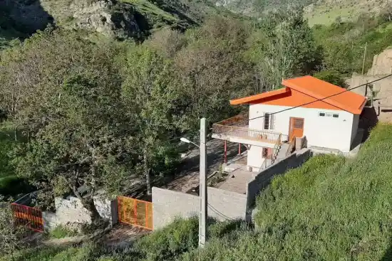 اقامتگاه بوم‌گردی گلوسنگ کلیبر