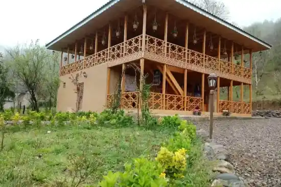 اقامتگاه بومگردی تلار شمعدونی ها-1