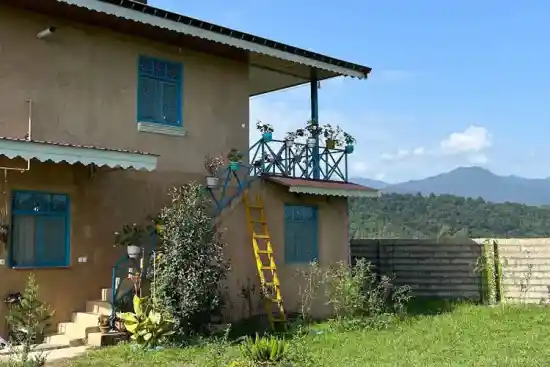 اقامتگاه بومگردی خانه آبی گیلان