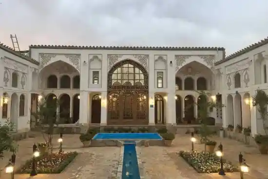 اقامتگاه سنتی صالحی-1