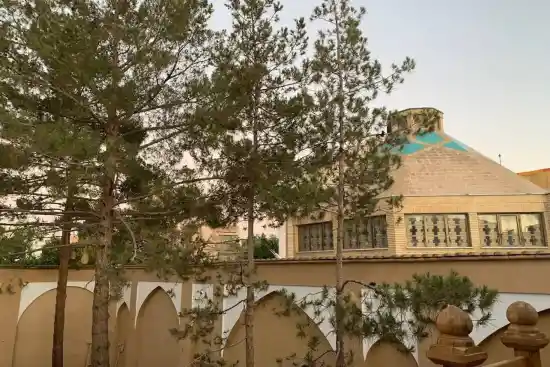 اقامتگاه سنتی شیران