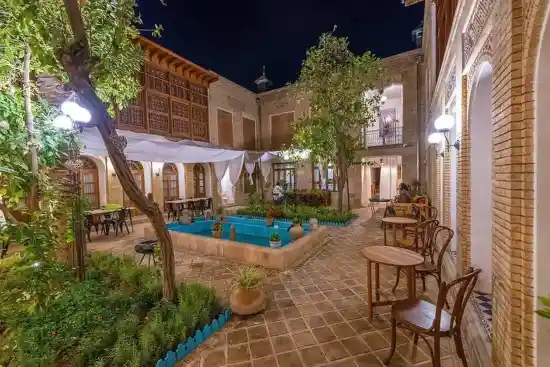 اقامتگاه سنتی درب شازده شیراز-1