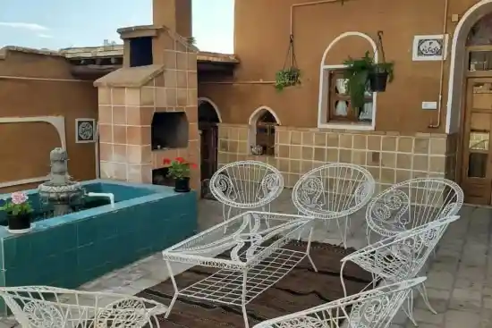 اقامتگاه بوم‌گردی سرای پله‌ و طاقچه