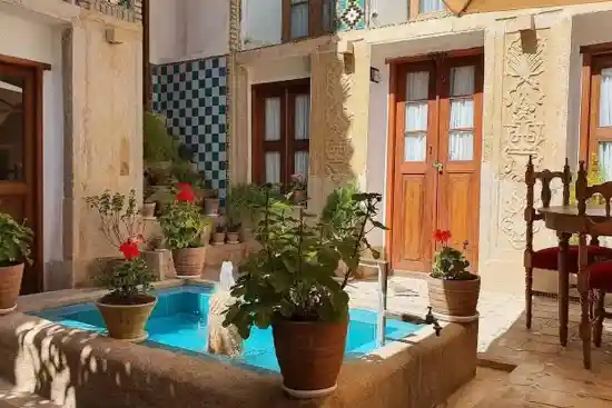 اقامتگاه سنتی خانه والاد