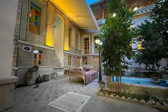 اقامتگاه بومگردی سرای همایونی-1