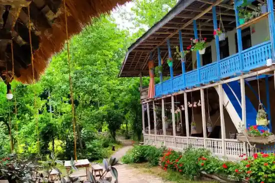 اقامتگاه بوم‌گردی هلو چین