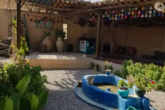 اقامتگاه بوم‌گردی خانه کورشک