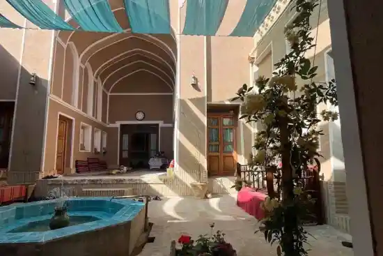 اقامتگاه بوم‌گردی خشت و ماه