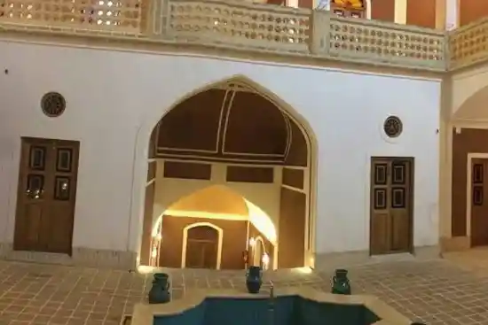 اقامتگاه سنتی سرای بابا افضل