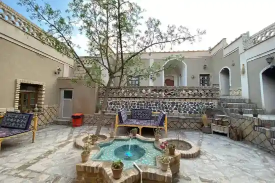 اقامتگاه بوم‌گردی سرای حاج احمد افین