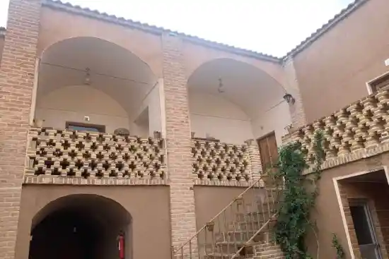 اقامتگاه بوم‌گردی سرای مهر خراشاد