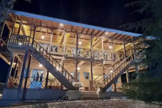 اقامتگاه بومگردی سایه ارغوان-1