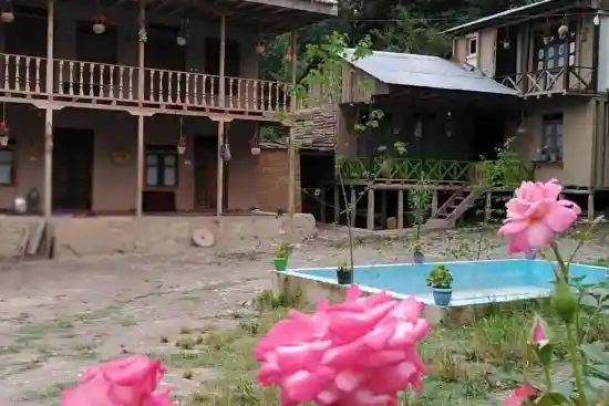 اقامتگاه بوم‌گردی شموشک