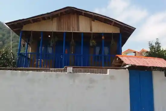 اقامتگاه بوم‌گردی ترنگ طلا