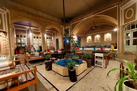 اقامتگاه بومگردی دلخش-1