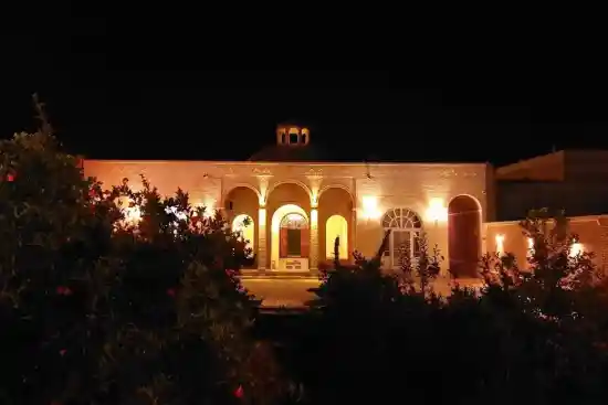 اقامتگاه بوم‌گردی عمارت ساعتی تفت