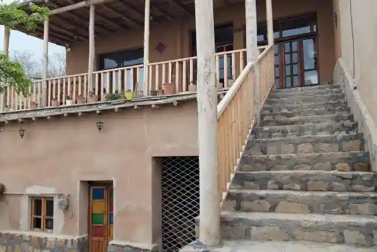 اقامتگاه بوم‌گردی هلین