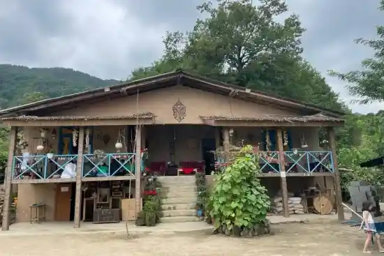 اقامتگاه بومگردی سدخنم