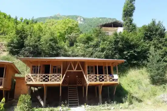 اقامتگاه بومگردی خلعتبری