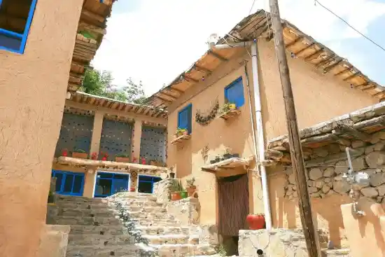 اقامتگاه بوم‌گردی آوا