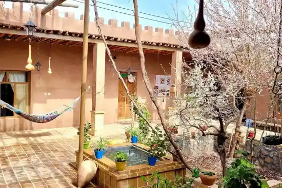 اقامتگاه بومگردی عمه خورشید-1