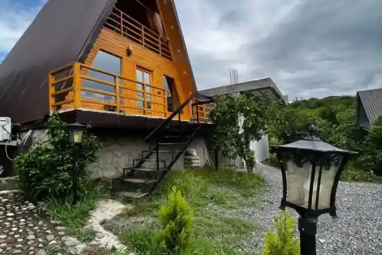 اقامتگاه بوم‌گردی گلبانو