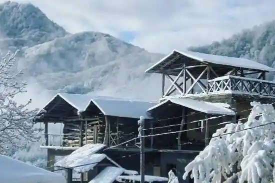 اقامتگاه بومگردی ایران منش