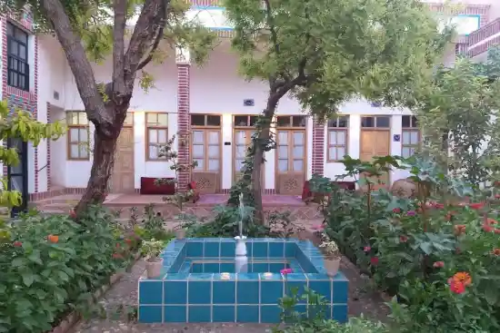 اقامتگاه بومگردی سرای عباس آقا و منیژه بانو-1