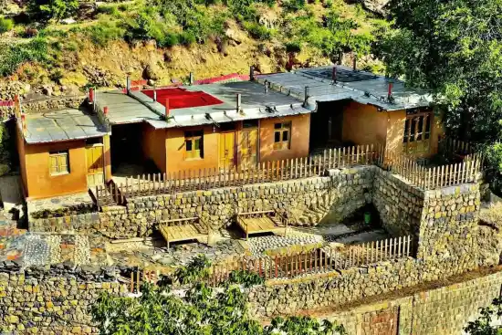 اقامتگاه بوم‌گردی حوض دال