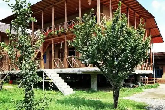 اقامتگاه بوم‌گردی سعادت