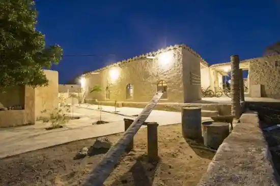 اقامتگاه بومگردی مدالی-1