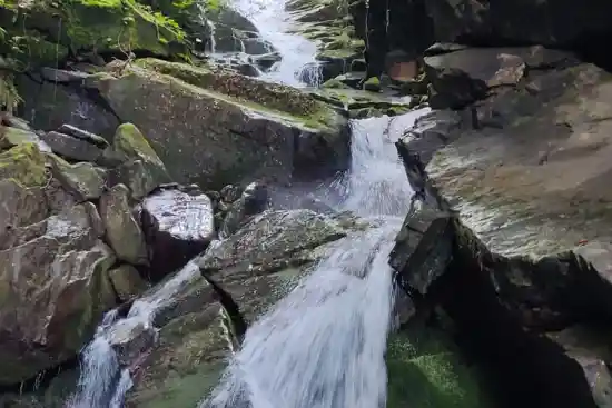 آبشار یخ دره