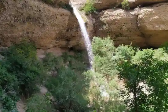 آبشار سیل ماهی