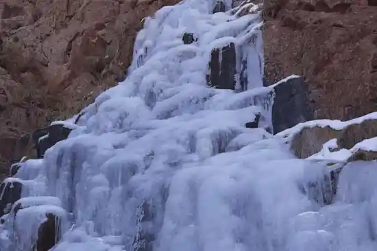 آبشار یخی دشتک