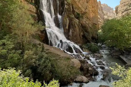 آبشار آب سفید