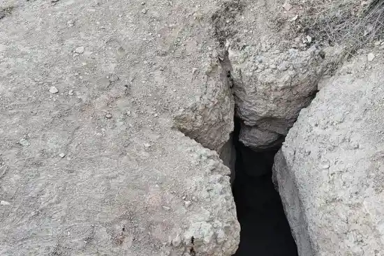 غار خزانه راه