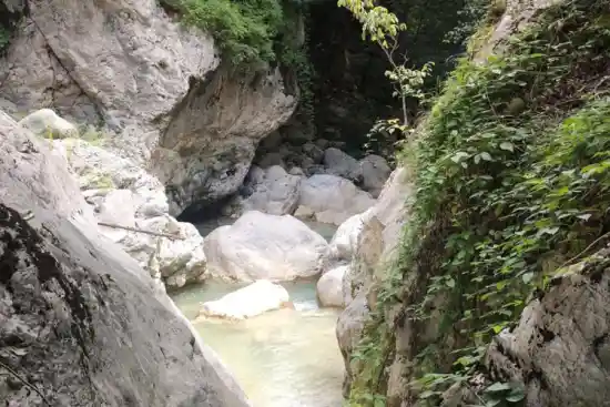 حوضچه گرمابدشت