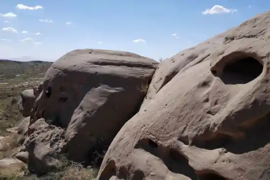 خانه های سنگی اشتهارد