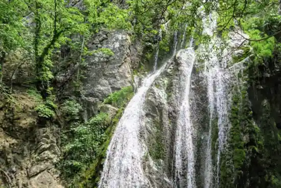 آبشار آغویه