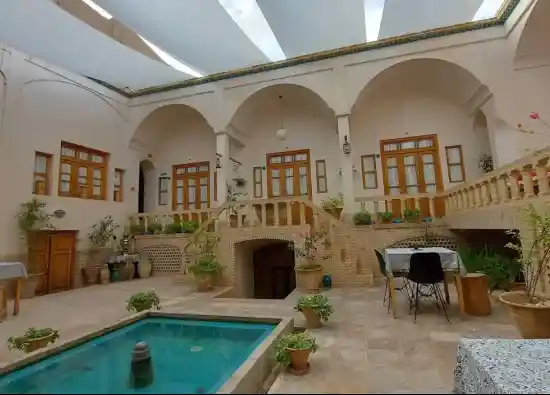 هتل کاشانه روشن